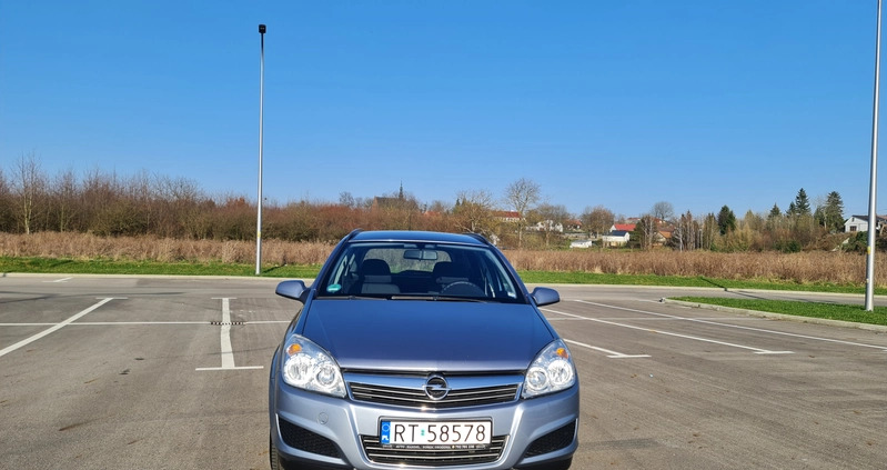 Opel Astra cena 19900 przebieg: 196500, rok produkcji 2009 z Tarnobrzeg małe 529